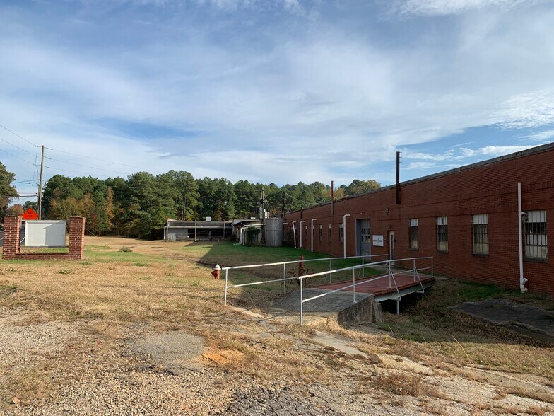 More Photos Of 402 E Rose St, Sanford Warehouse For Sale