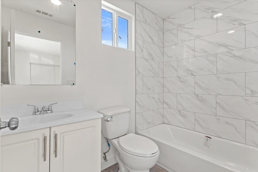 More Photos Of 707 W 80th St, Los Angeles Apartments For Sale