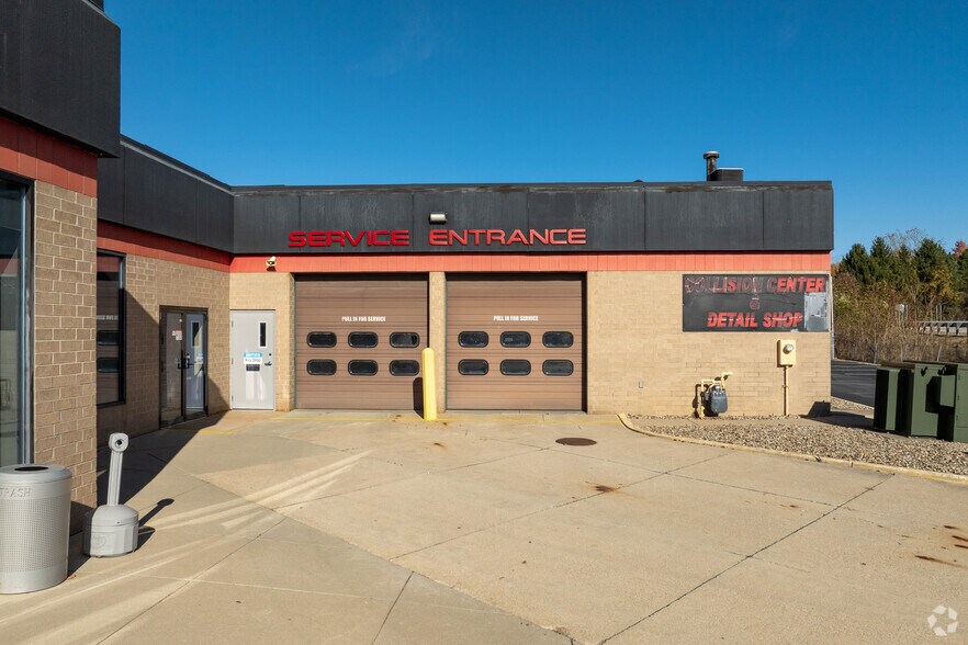 More Photos Of 1501 Vernon Odom Blvd, Akron Auto Dealership For Sale