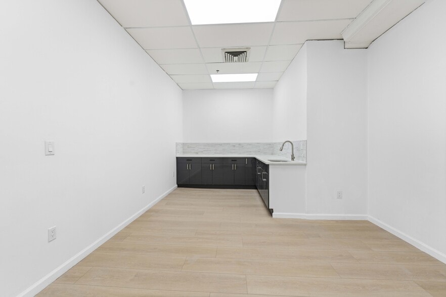 More Photos Of 3906 Main St, Flushing Storefront Retail Office For Lease