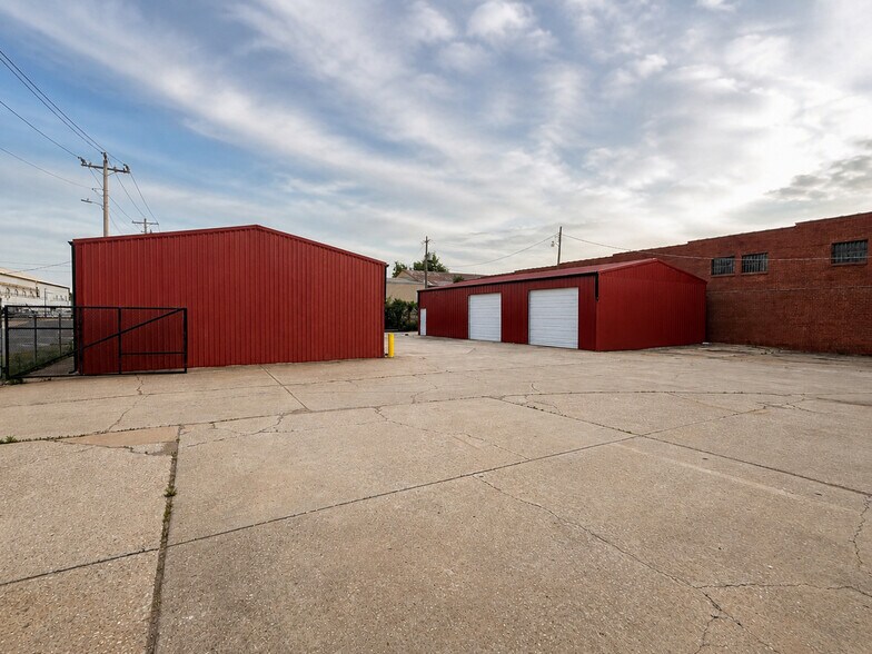 More Photos Of 1704 NW 6th St, Oklahoma City Warehouse For Lease