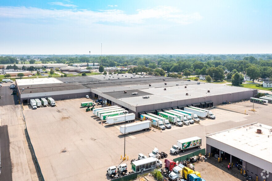 More Photos Of 12171-12281 Beech Daly Rd, Redford Distribution For Lease