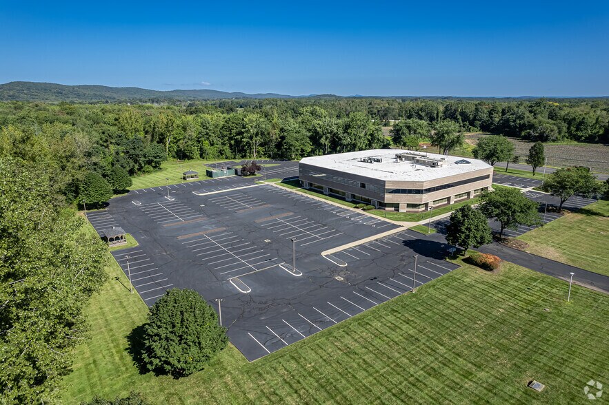 More Photos Of 2 Gateway Blvd, East Granby Office For Lease