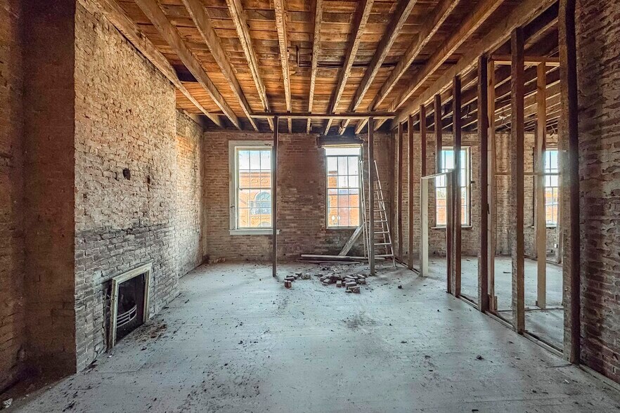 More Photos Of 706 N Main St, Columbia Office Residential For Sale