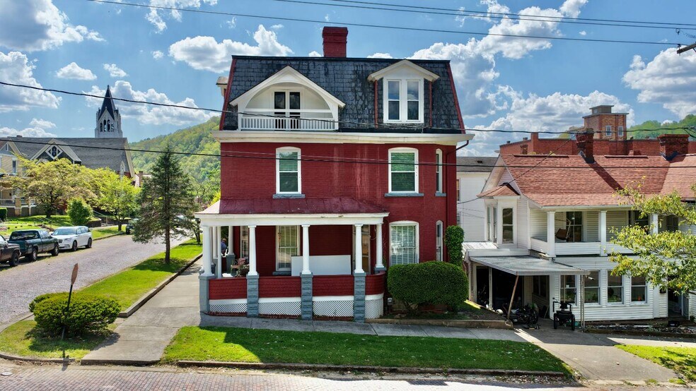 More Photos Of 323 Ballengee St, Hinton Office For Sale
