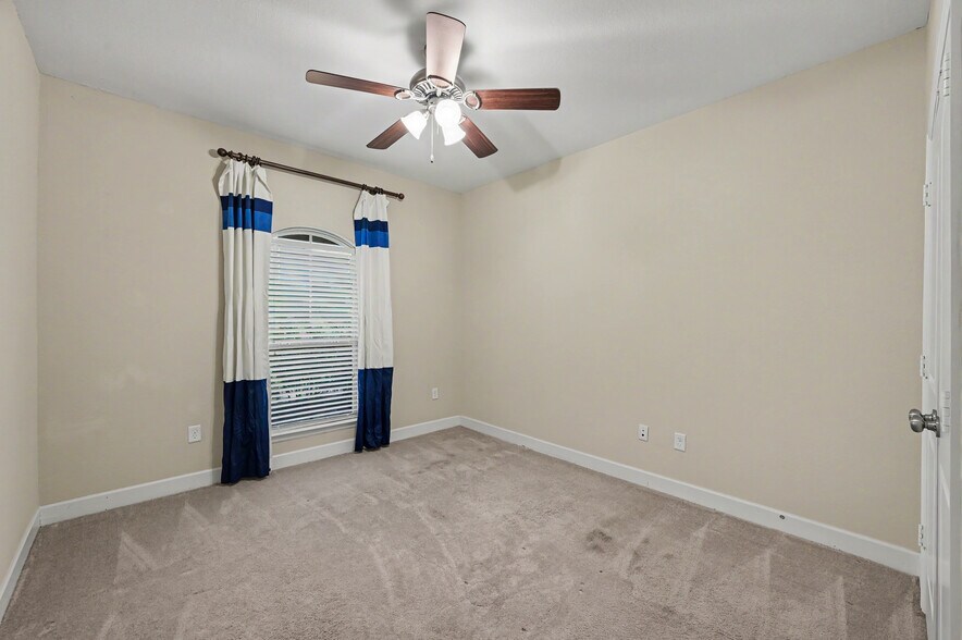 More Photos Of 5155 W Davis St, Conroe Medical For Lease