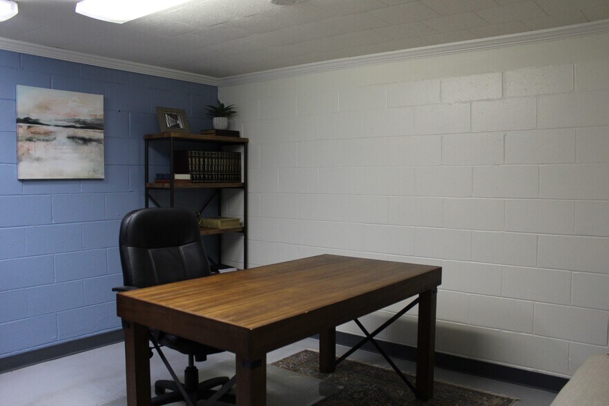 More Photos Of 1409 W Kirkwood Ave, Bloomington General Retail For Lease