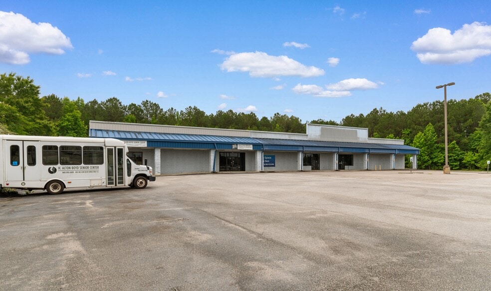 More Photos Of 480 Nelson Blvd, Kingstree Department Store For Sale