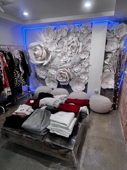 More Photos Of 330 N Western Ave, Los Angeles Storefront Retail Office For Lease