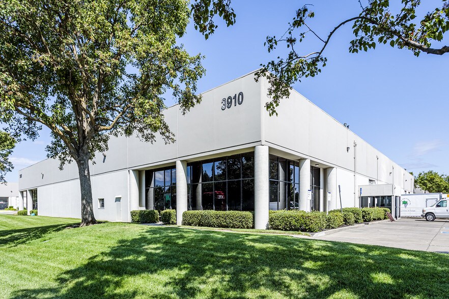 Primary Photo Of 3910-3920 Seaport Blvd, West Sacramento Warehouse For Lease
