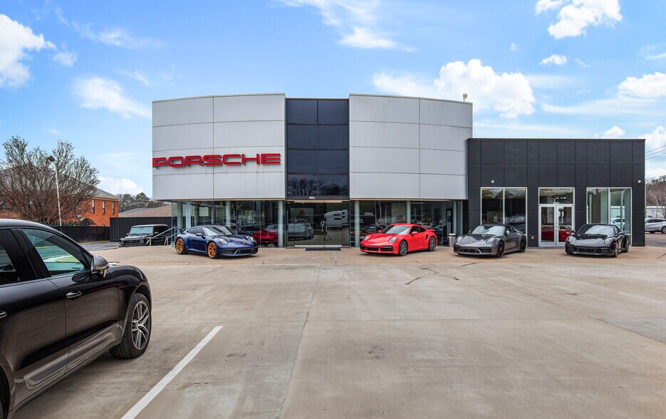 More Photos Of 5385 N I 55 St, Jackson Auto Dealership For Sale