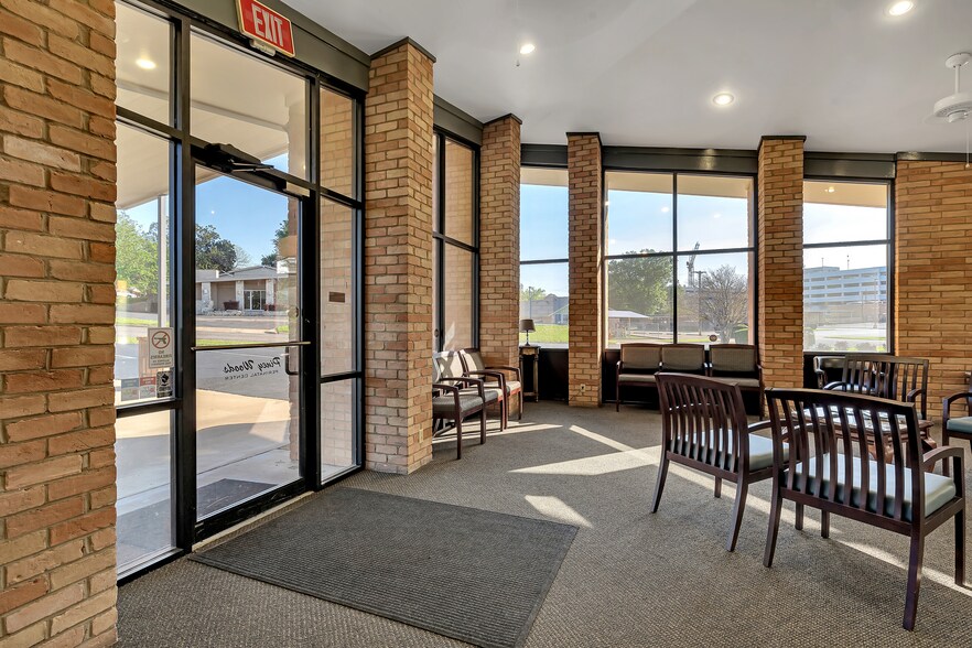 More Photos Of 1212 Clinic Dr, Tyler Healthcare For Sale