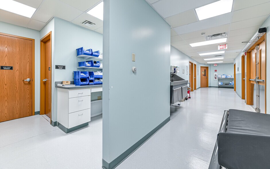 More Photos Of 508-512 N Jefferson st, New Castle Medical For Sale