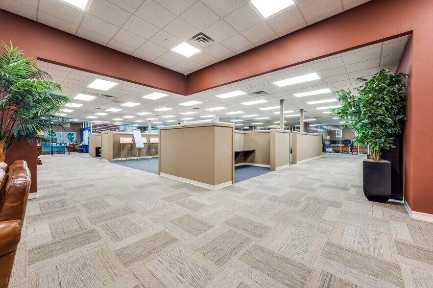 More Photos Of 13911 Distribution Way, Farmers Branch Warehouse For Sale