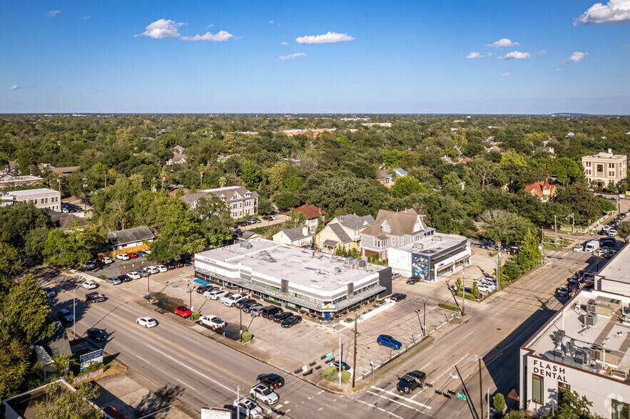 More Photos Of 1102 Yale St, Houston Freestanding For Lease