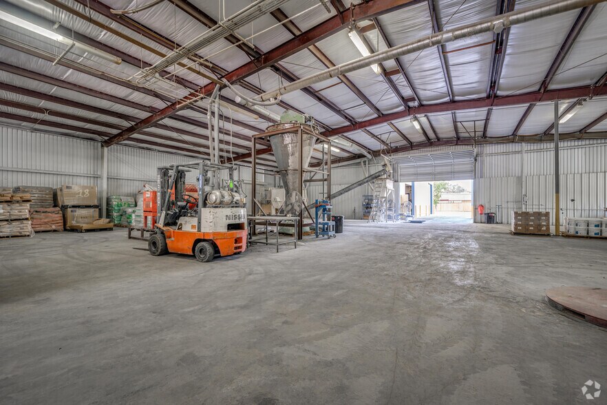 More Photos Of 11601 McKinley St, Houston Manufacturing For Sale