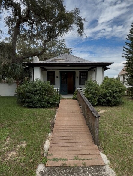 More Photos Of 18-20 E Pleasant St, Avon Park Religious Facility For Sale