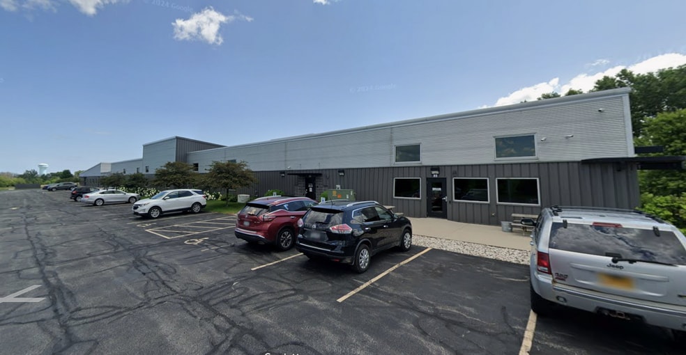 More Photos Of 1851 S Alverno Rd, Manitowoc Office For Sale