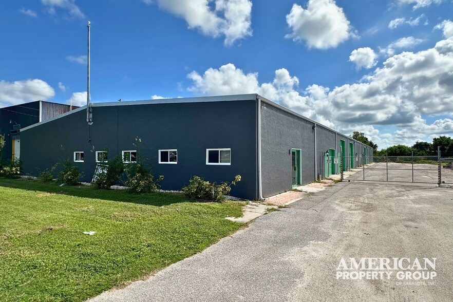 Primary Photo Of 6805 33rd St E, Sarasota Warehouse For Lease