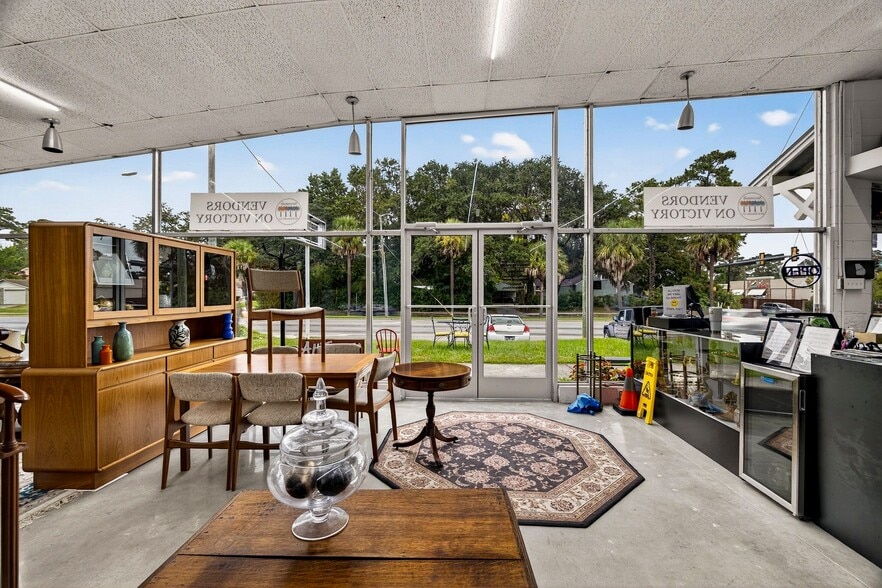 More Photos Of 1711 E Victory Dr, Savannah Storefront For Sale