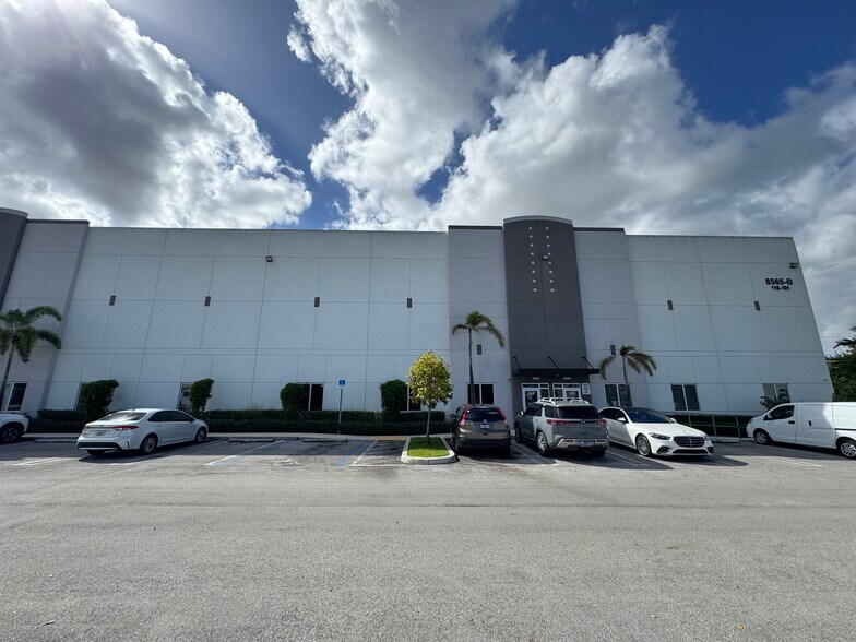 More Photos Of 8565 W 44th Ave, Hialeah Warehouse For Lease