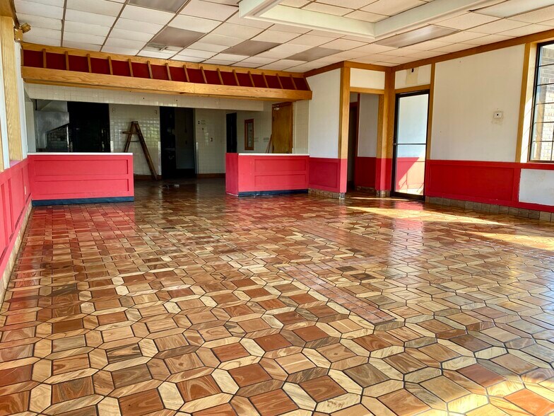 More Photos Of 404 W Main St, Powderly Restaurant For Sale