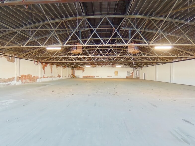 More Photos Of 106 E Market St, Lebanon Warehouse For Sale