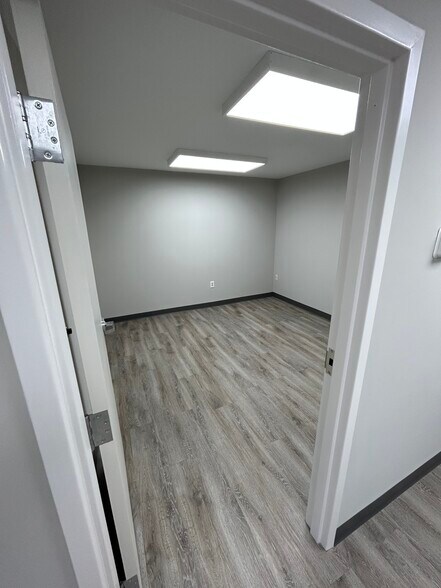 More Photos Of 105 Enterprise Dr, Cumming Unknown For Lease