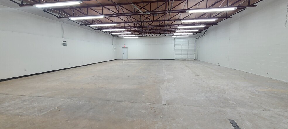 More Photos Of 9822 Monroe Dr, Dallas Manufacturing For Sale
