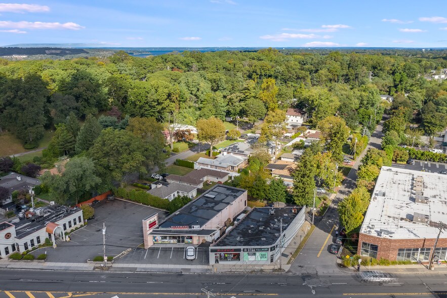 More Photos Of 7 Northern Blvd, Greenvale Storefront For Lease