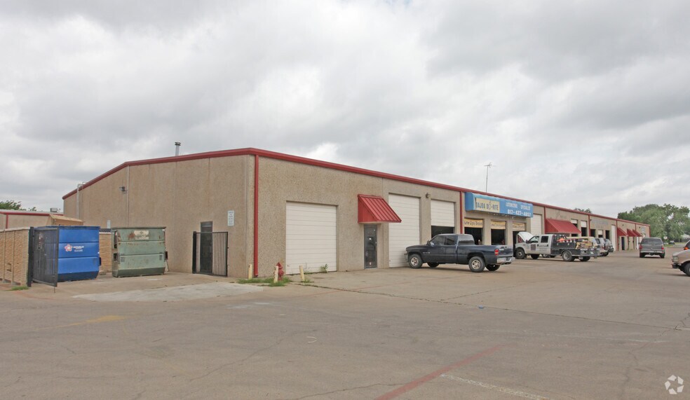 More Photos Of 5213 Davis Blvd, North Richland Hills Light Manufacturing For Lease