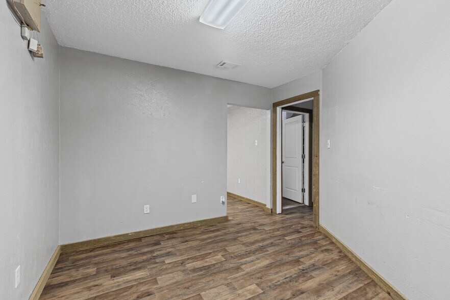 More Photos Of 4715 Turner Warnell Rd, Arlington Warehouse For Sale