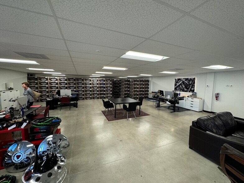 More Photos Of 8565 W 44th Ave, Hialeah Warehouse For Lease