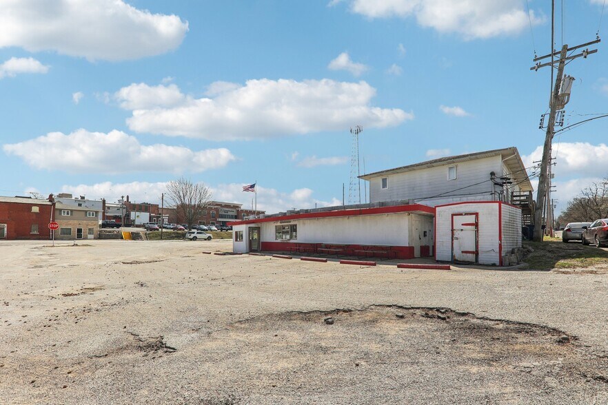 More Photos Of 201 Dearborn St, Hillsboro General Retail For Sale