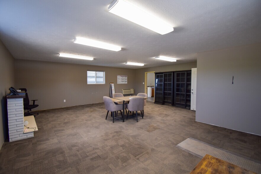 More Photos Of 823 Center Ave, Curtis Warehouse For Lease