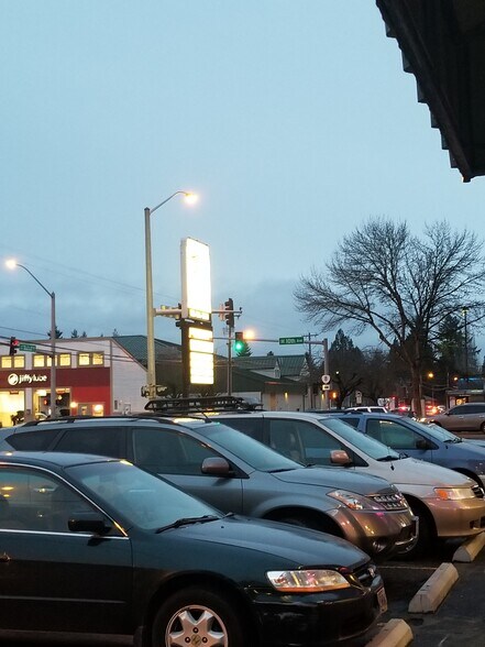 More Photos Of 1011 SE Walnut St, Hillsboro Unknown For Lease