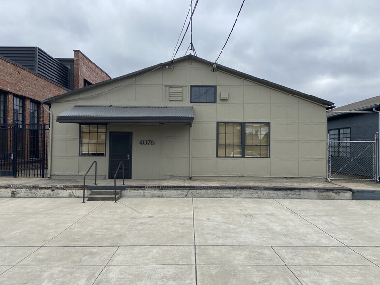 Primary Photo Of 4076-4080 Halleck St, Emeryville Manufacturing For Lease