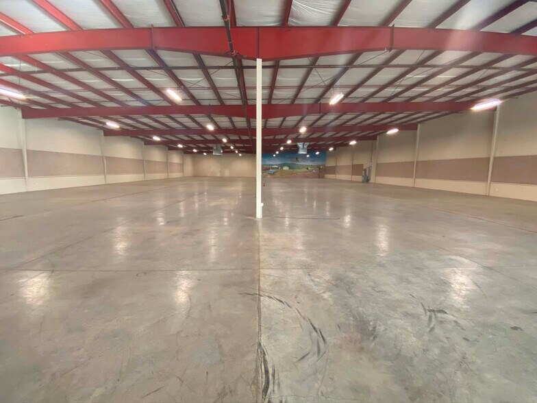 More Photos Of 2665 S Santiam Hwy, Lebanon Health Club For Lease