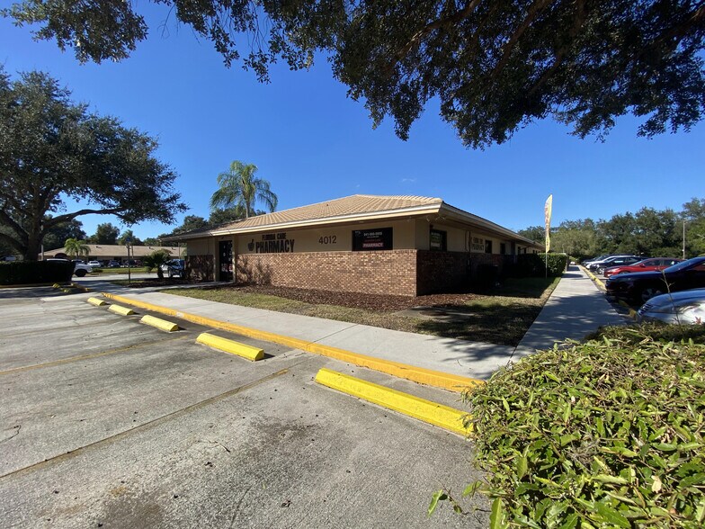 More Photos Of 4012-4020 Sawyer Rd, Sarasota Medical For Lease