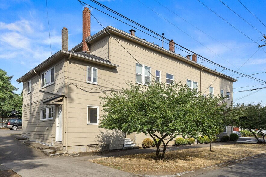 More Photos Of 7630 SE Woodstock Blvd, Portland Apartments For Sale