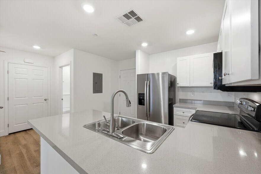 More Photos Of 1821 Santa Paula Dr, Las Vegas Apartments For Sale