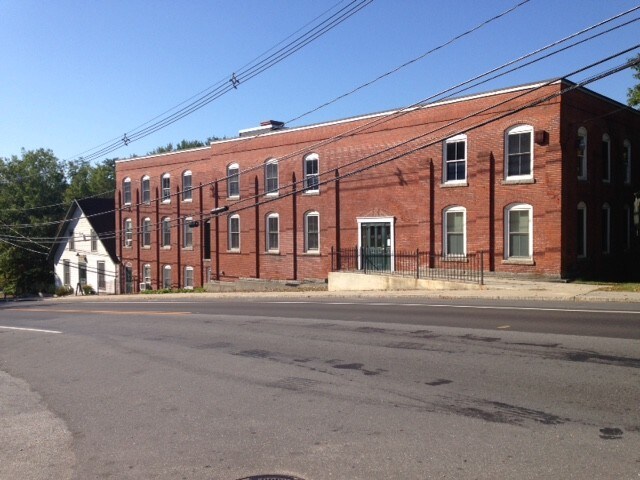 More Photos Of 42 Main St, Antrim Apartments For Lease