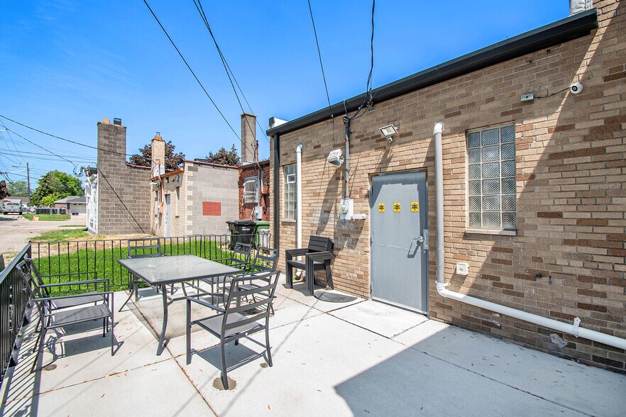 More Photos Of 14729 Champaign Rd, Allen Park Storefront Retail Office For Lease