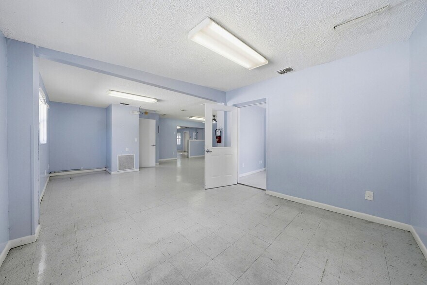 More Photos Of 2886 Whitney Rd, Clearwater Storefront Retail Residential For Sale