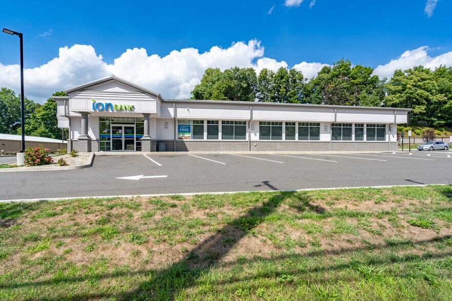 More Photos Of 1336 E Main St, Meriden Freestanding For Lease