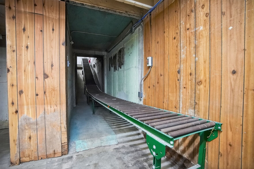 More Photos Of 812 Dundas St, London Freestanding For Sale