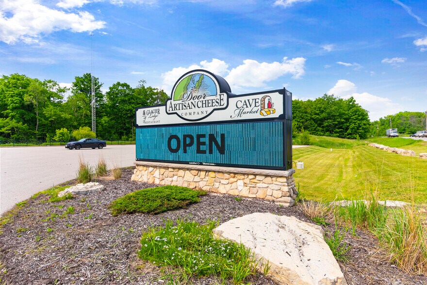 More Photos Of 8103 WI-42 Hwy, Egg Harbor General Retail For Sale