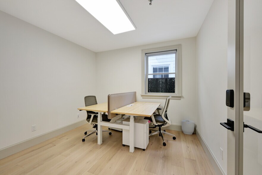 More Photos Of 55 Newtown Ln, East Hampton Storefront Retail Residential For Lease