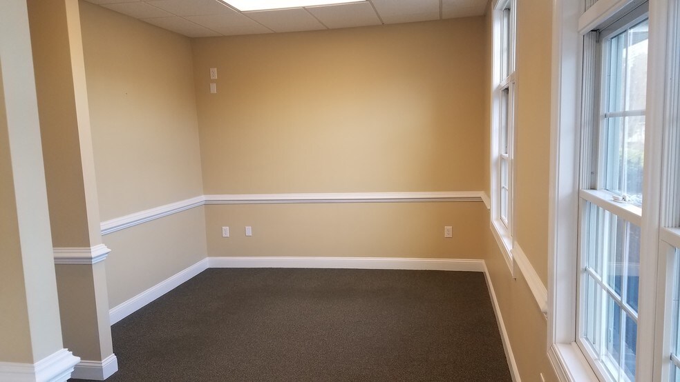More Photos Of 172 Linden Dr, Winchester Office For Sale