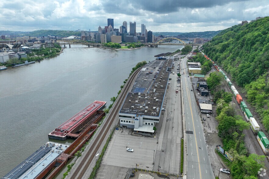 More Photos Of 1600 W Carson St, Pittsburgh Light Manufacturing For Lease